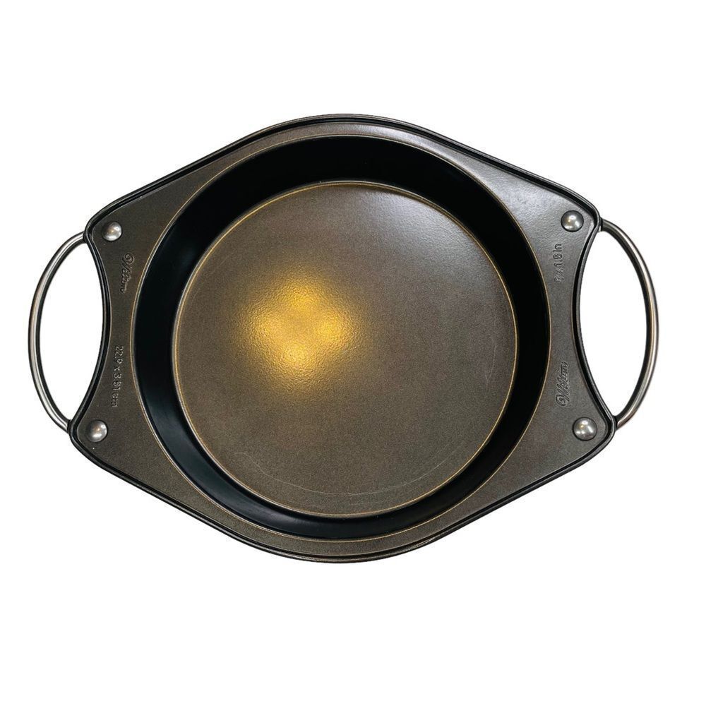 10/$25🦋 Wilton 9"x1.5" Round Pan with Handles